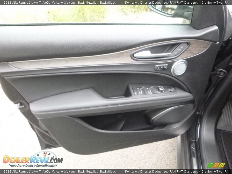 2018 Alfa Romeo Stelvio Ti AWD Vulcano (Volcano) Black Metallic / Black/Black Photo #19