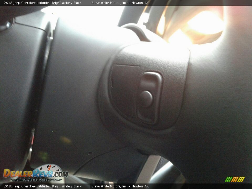 2018 Jeep Cherokee Latitude Bright White / Black Photo #11