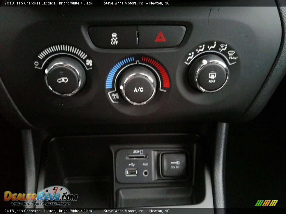 2018 Jeep Cherokee Latitude Bright White / Black Photo #16