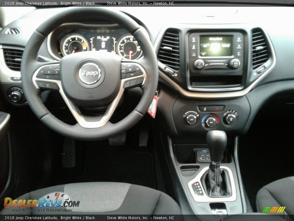 2018 Jeep Cherokee Latitude Bright White / Black Photo #18