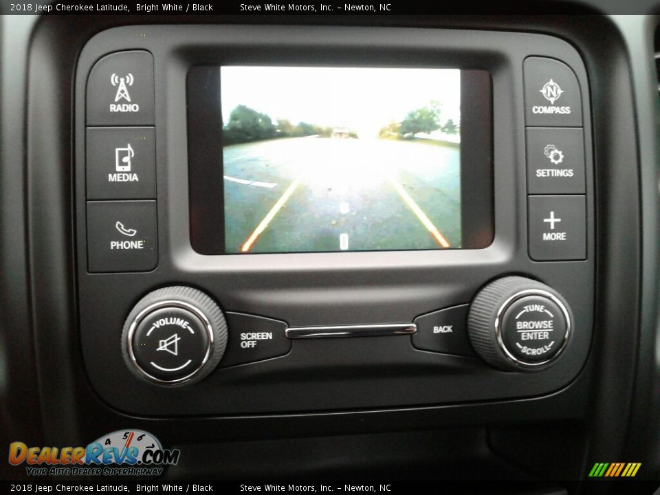 2018 Jeep Cherokee Latitude Bright White / Black Photo #19