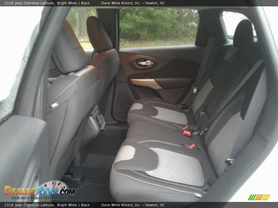2018 Jeep Cherokee Latitude Bright White / Black Photo #21