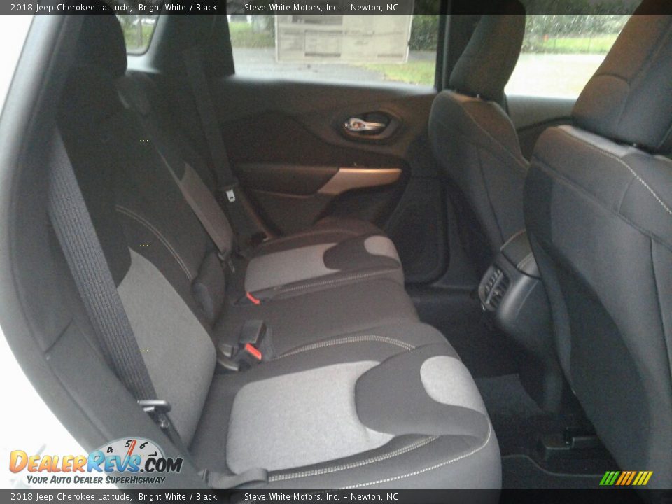 2018 Jeep Cherokee Latitude Bright White / Black Photo #22