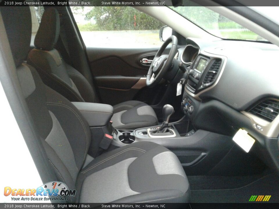 2018 Jeep Cherokee Latitude Bright White / Black Photo #23
