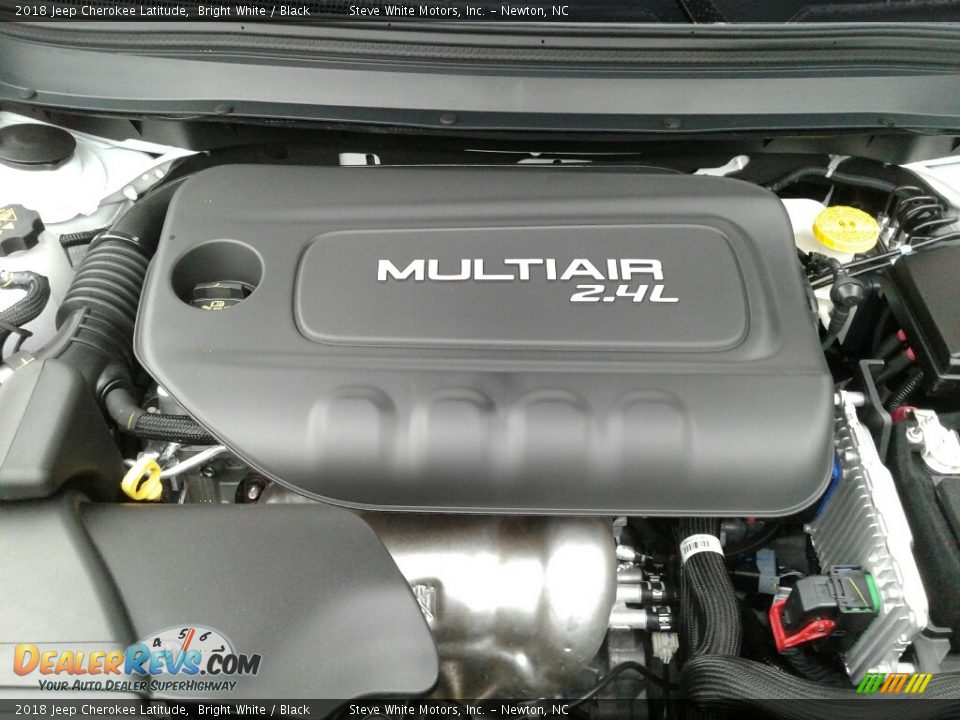 2018 Jeep Cherokee Latitude Bright White / Black Photo #24