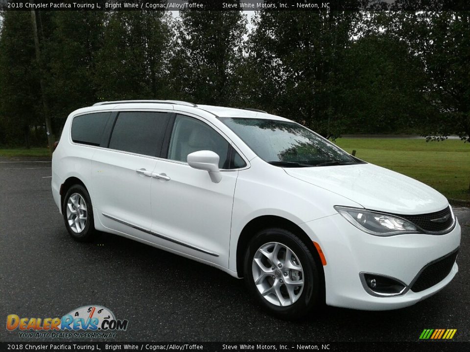 2018 Chrysler Pacifica Touring L Bright White / Cognac/Alloy/Toffee Photo #4