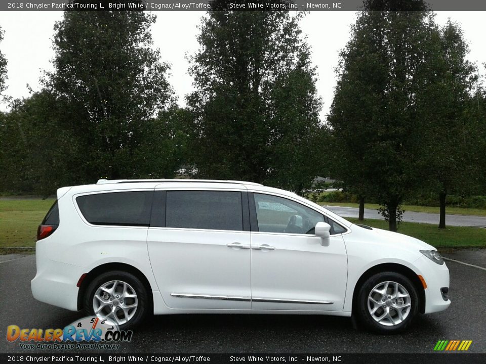 2018 Chrysler Pacifica Touring L Bright White / Cognac/Alloy/Toffee Photo #5