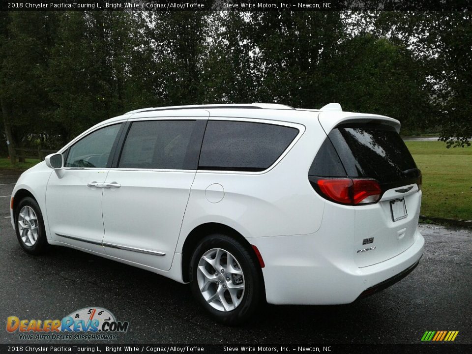 2018 Chrysler Pacifica Touring L Bright White / Cognac/Alloy/Toffee Photo #8