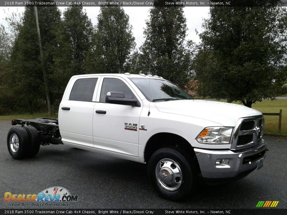 2018 Ram 3500 Tradesman Crew Cab 4x4 Chassis Bright White / Black/Diesel Gray Photo #5