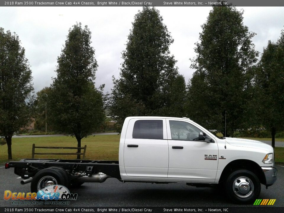 2018 Ram 3500 Tradesman Crew Cab 4x4 Chassis Bright White / Black/Diesel Gray Photo #6
