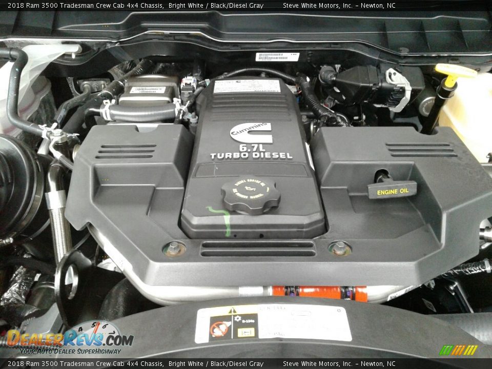 2018 Ram 3500 Tradesman Crew Cab 4x4 Chassis Bright White / Black/Diesel Gray Photo #9