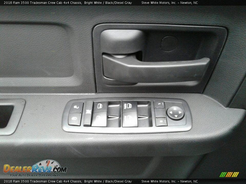 2018 Ram 3500 Tradesman Crew Cab 4x4 Chassis Bright White / Black/Diesel Gray Photo #10