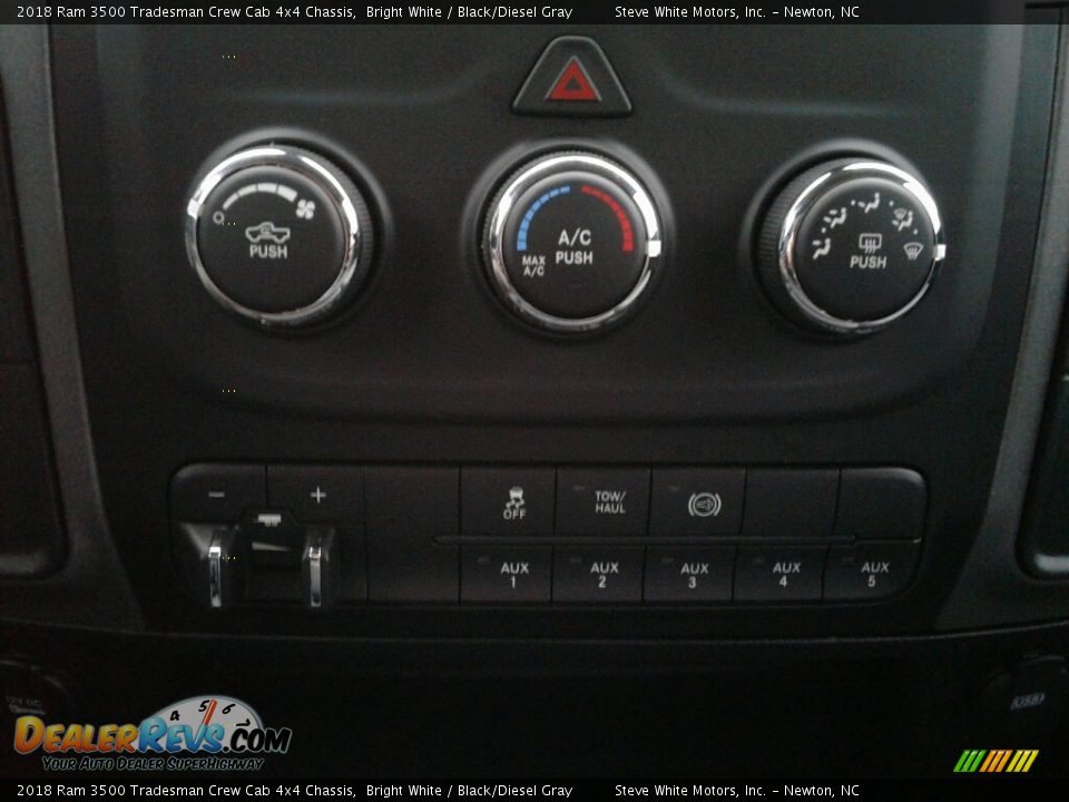 2018 Ram 3500 Tradesman Crew Cab 4x4 Chassis Bright White / Black/Diesel Gray Photo #15