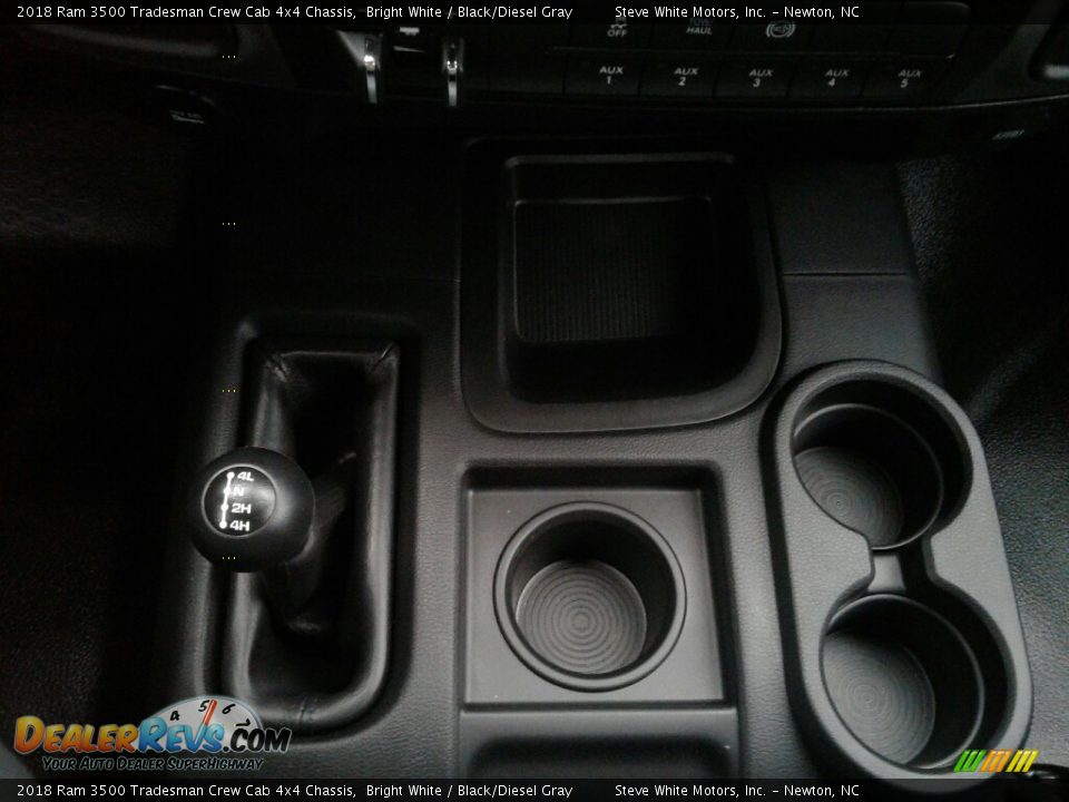 2018 Ram 3500 Tradesman Crew Cab 4x4 Chassis Bright White / Black/Diesel Gray Photo #17