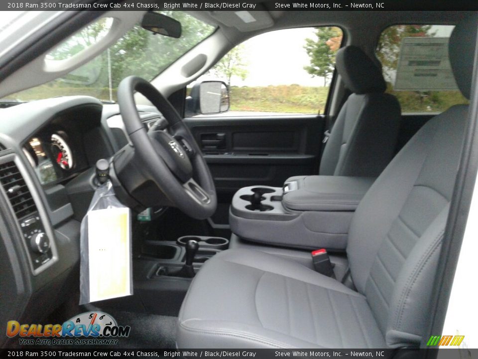 2018 Ram 3500 Tradesman Crew Cab 4x4 Chassis Bright White / Black/Diesel Gray Photo #20