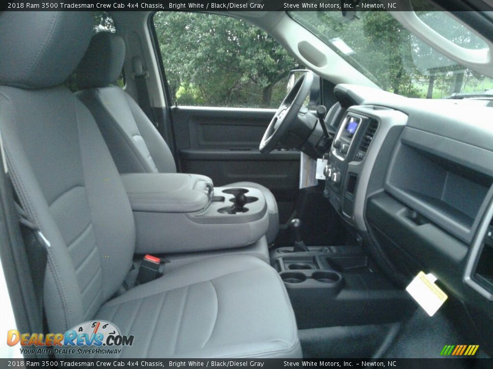2018 Ram 3500 Tradesman Crew Cab 4x4 Chassis Bright White / Black/Diesel Gray Photo #23