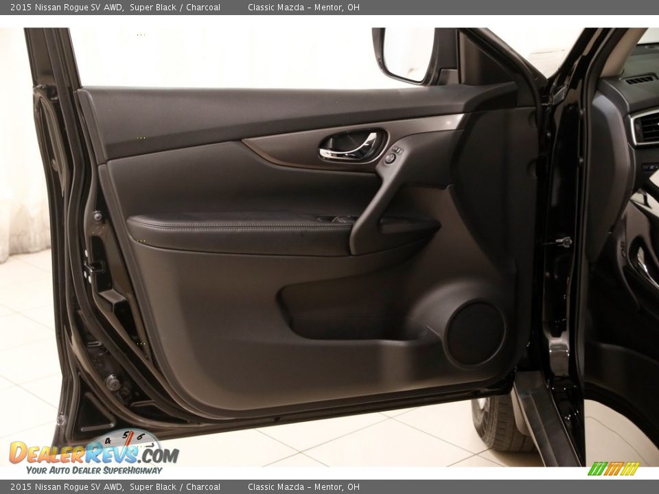 2015 Nissan Rogue SV AWD Super Black / Charcoal Photo #4