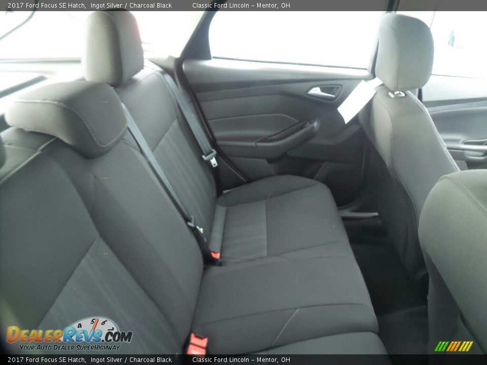 2017 Ford Focus SE Hatch Ingot Silver / Charcoal Black Photo #5