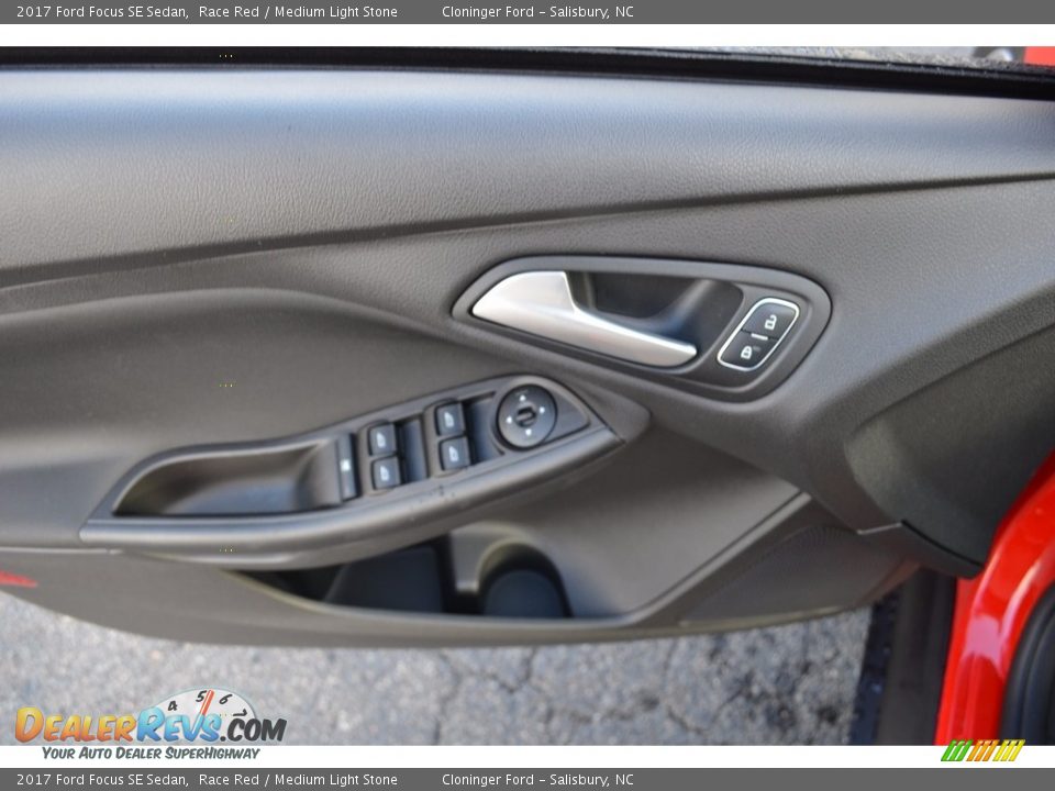 2017 Ford Focus SE Sedan Race Red / Medium Light Stone Photo #5