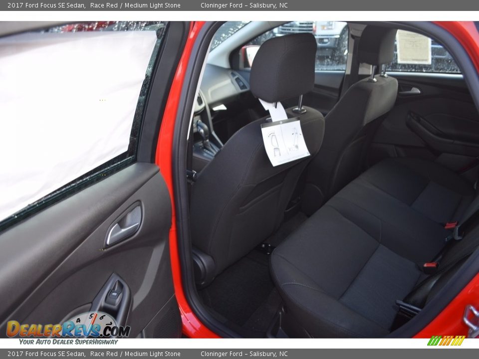 2017 Ford Focus SE Sedan Race Red / Medium Light Stone Photo #8