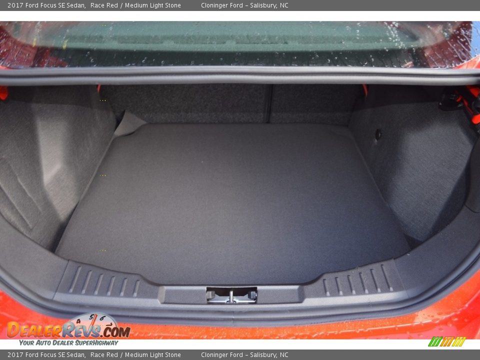 2017 Ford Focus SE Sedan Race Red / Medium Light Stone Photo #9