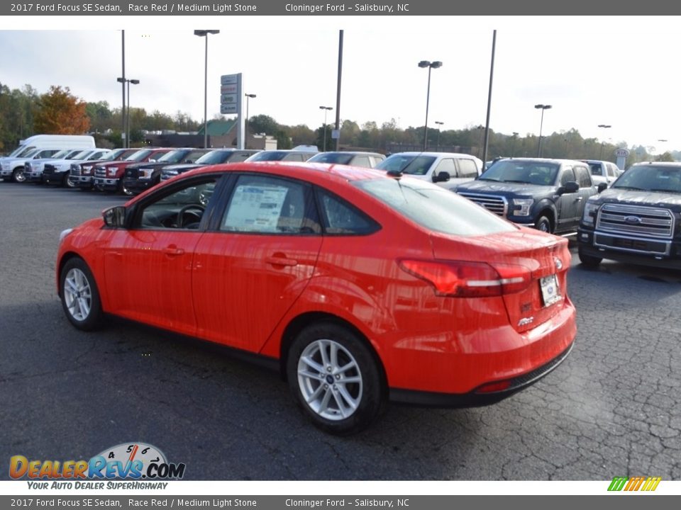 2017 Ford Focus SE Sedan Race Red / Medium Light Stone Photo #18