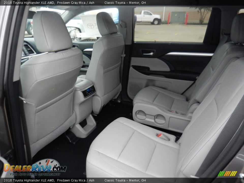 Rear Seat of 2018 Toyota Highlander XLE AWD Photo #5