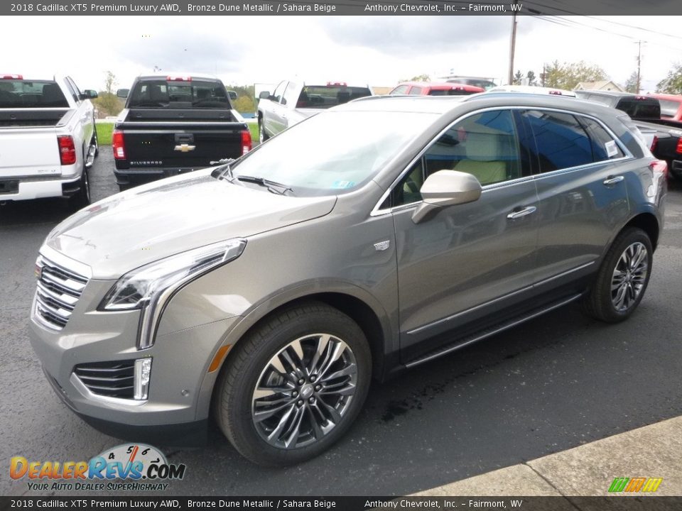 Front 3/4 View of 2018 Cadillac XT5 Premium Luxury AWD Photo #8