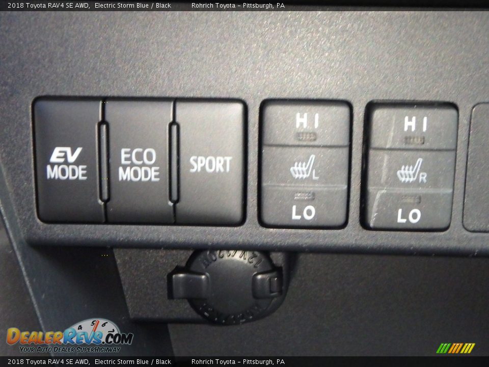Controls of 2018 Toyota RAV4 SE AWD Photo #14