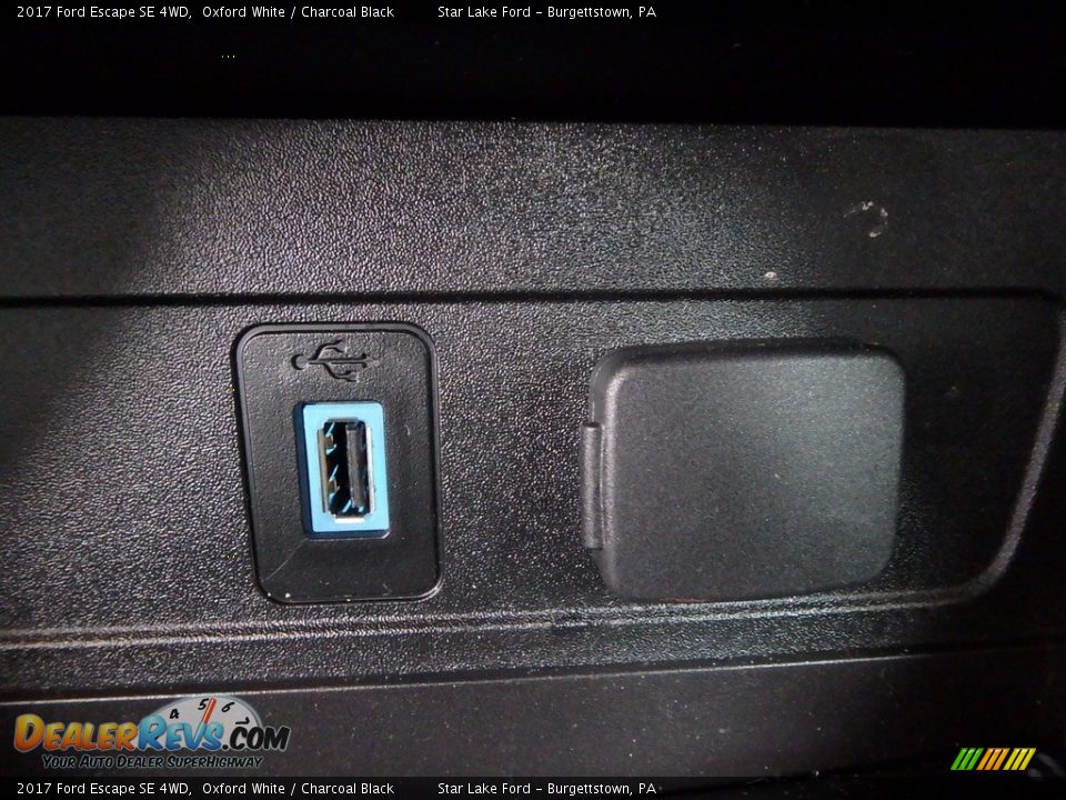 2017 Ford Escape SE 4WD Oxford White / Charcoal Black Photo #17