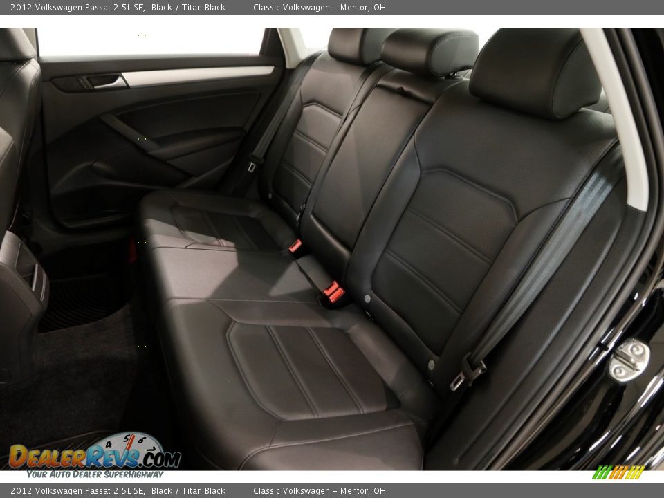 2012 Volkswagen Passat 2.5L SE Black / Titan Black Photo #16