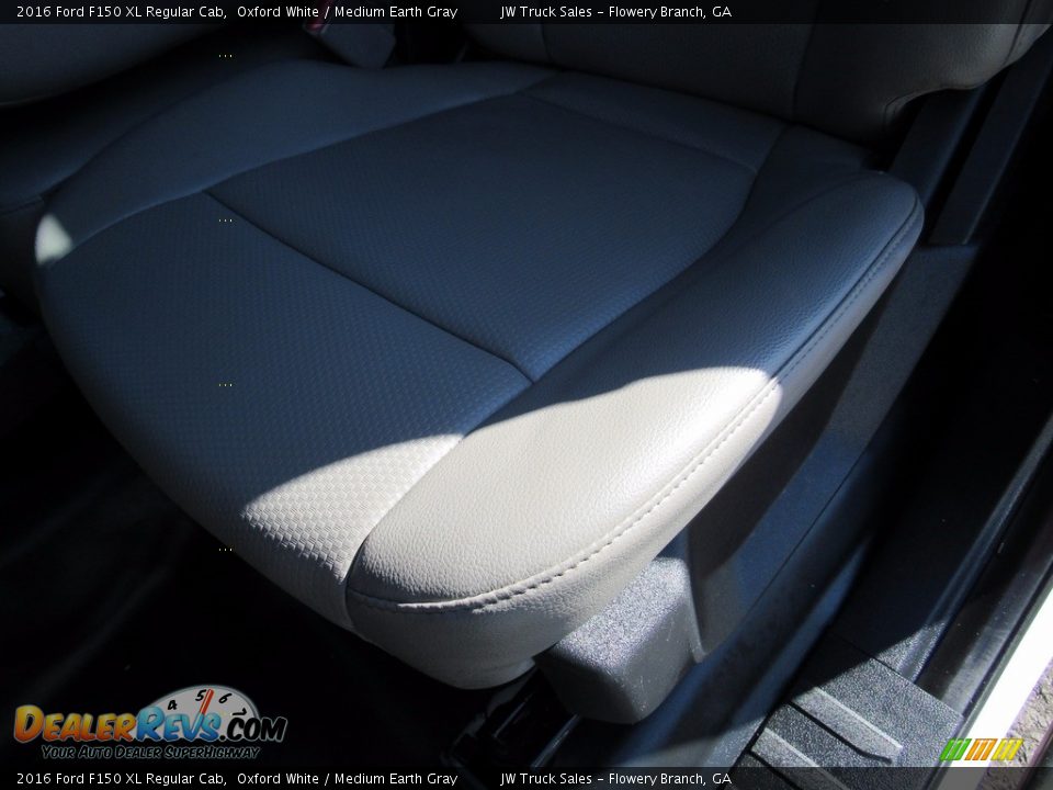 2016 Ford F150 XL Regular Cab Oxford White / Medium Earth Gray Photo #25