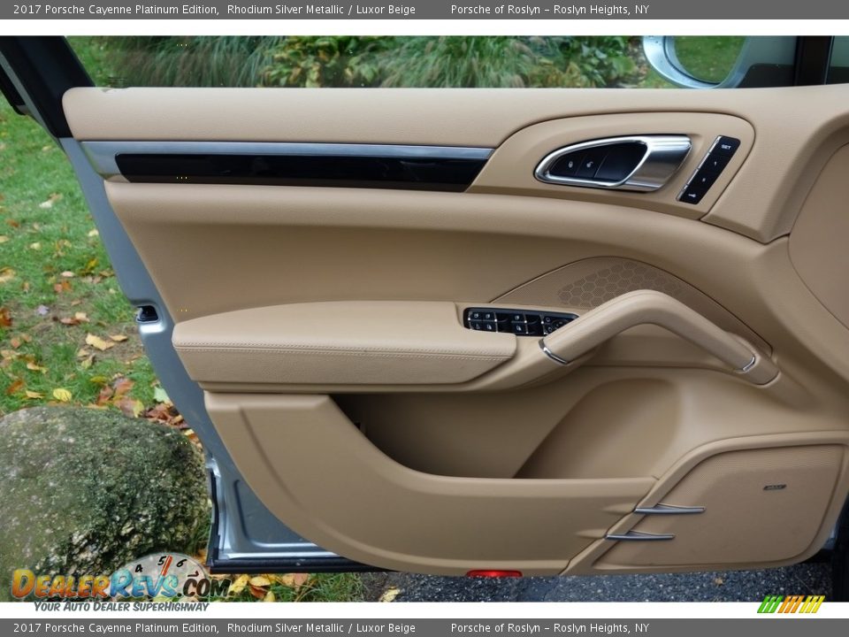 2017 Porsche Cayenne Platinum Edition Rhodium Silver Metallic / Luxor Beige Photo #11