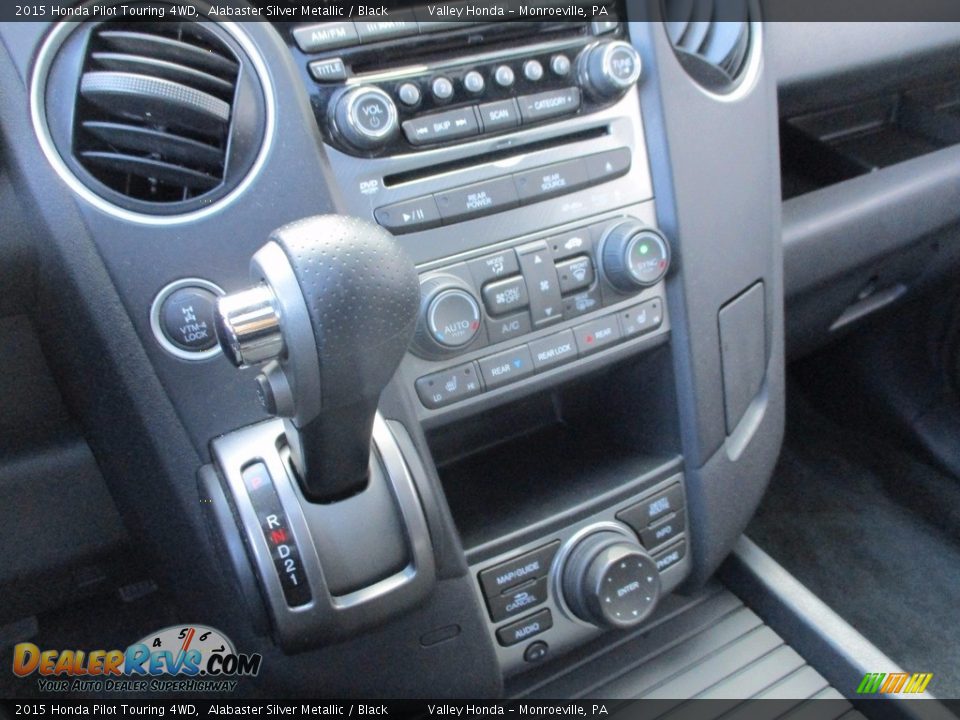 2015 Honda Pilot Touring 4WD Alabaster Silver Metallic / Black Photo #17