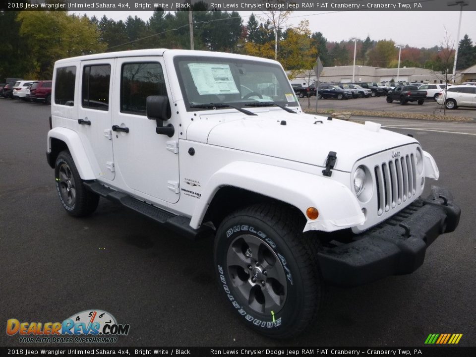 Front 3/4 View of 2018 Jeep Wrangler Unlimited Sahara 4x4 Photo #7