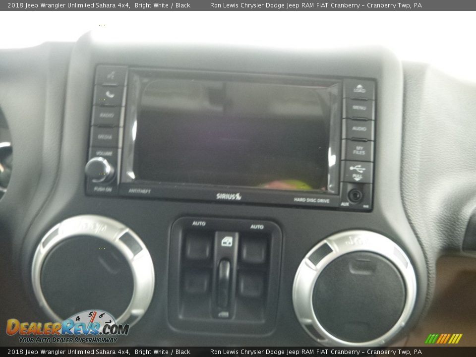 2018 Jeep Wrangler Unlimited Sahara 4x4 Bright White / Black Photo #17