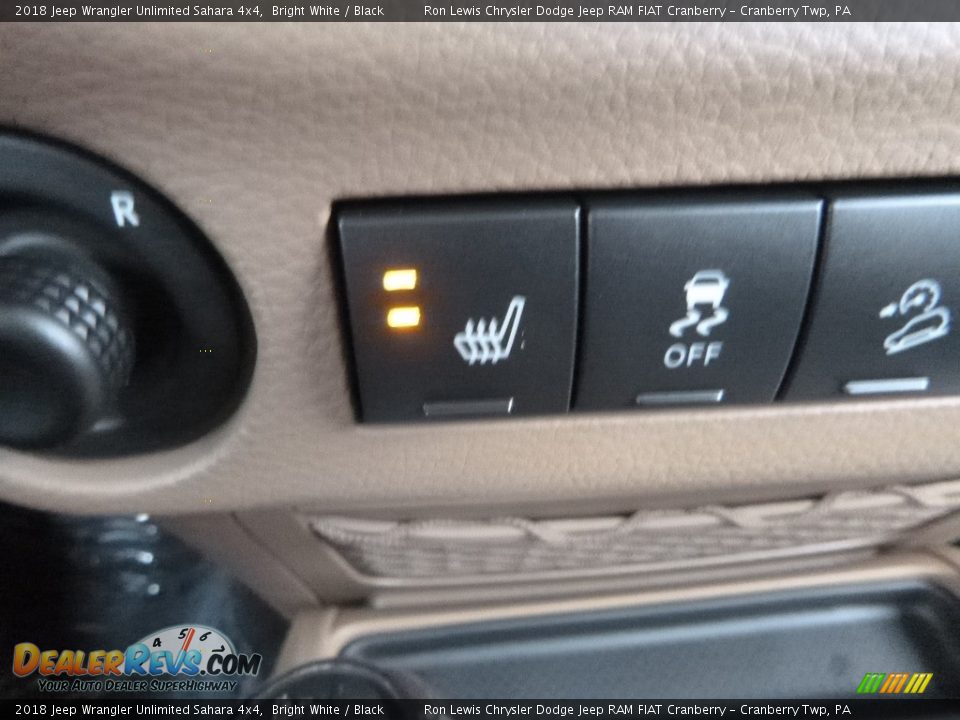 2018 Jeep Wrangler Unlimited Sahara 4x4 Bright White / Black Photo #18