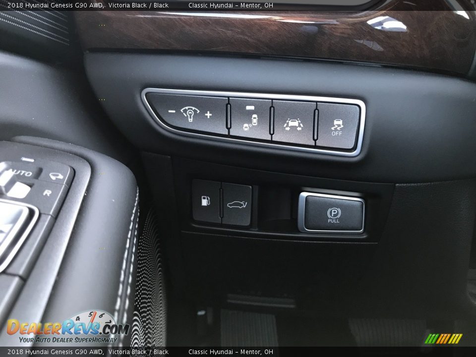 Controls of 2018 Hyundai Genesis G90 AWD Photo #10