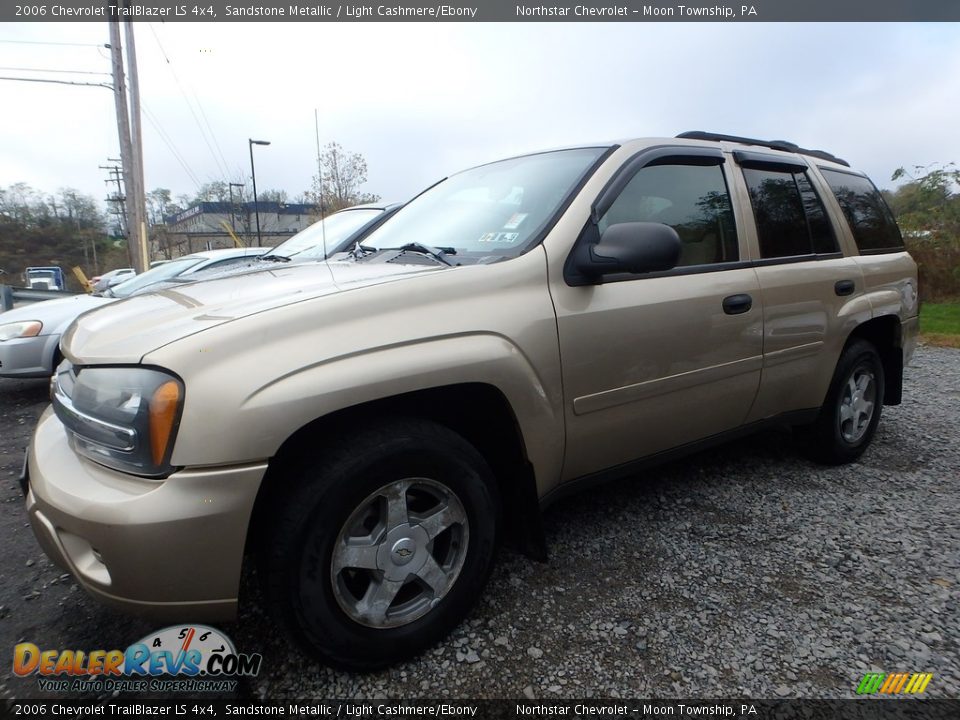 2006 Chevrolet TrailBlazer LS 4x4 Sandstone Metallic / Light Cashmere/Ebony Photo #1