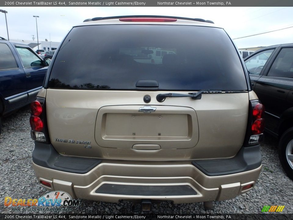 2006 Chevrolet TrailBlazer LS 4x4 Sandstone Metallic / Light Cashmere/Ebony Photo #3