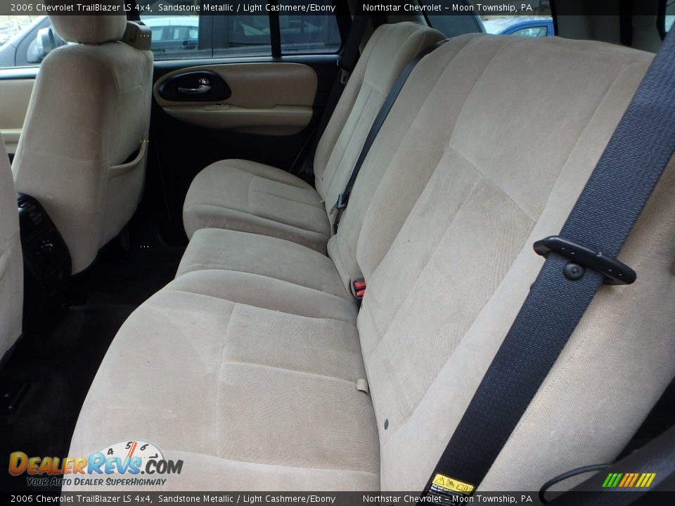 2006 Chevrolet TrailBlazer LS 4x4 Sandstone Metallic / Light Cashmere/Ebony Photo #9