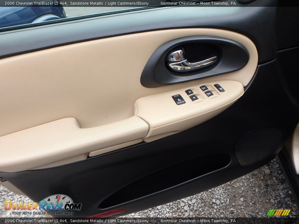 2006 Chevrolet TrailBlazer LS 4x4 Sandstone Metallic / Light Cashmere/Ebony Photo #11