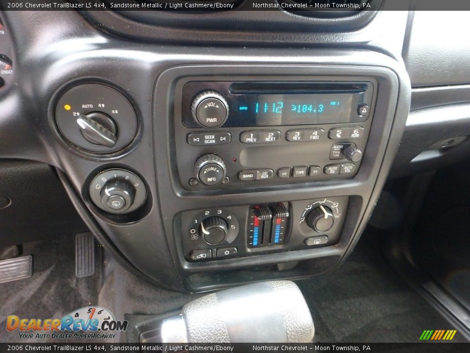 2006 Chevrolet TrailBlazer LS 4x4 Sandstone Metallic / Light Cashmere/Ebony Photo #13