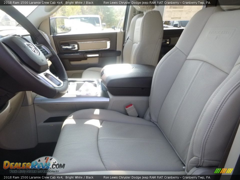 2018 Ram 1500 Laramie Crew Cab 4x4 Bright White / Black Photo #16
