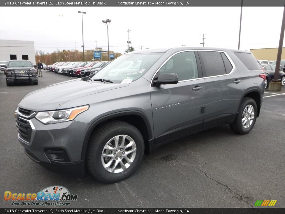 Front 3/4 View of 2018 Chevrolet Traverse LS Photo #1