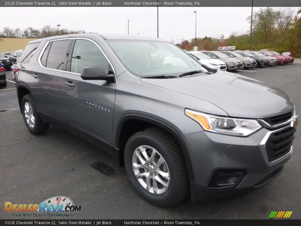 Front 3/4 View of 2018 Chevrolet Traverse LS Photo #7