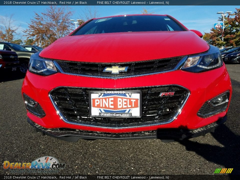 2018 Chevrolet Cruze LT Hatchback Red Hot / Jet Black Photo #2