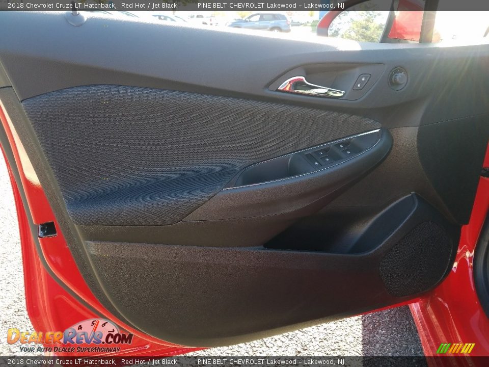 2018 Chevrolet Cruze LT Hatchback Red Hot / Jet Black Photo #6