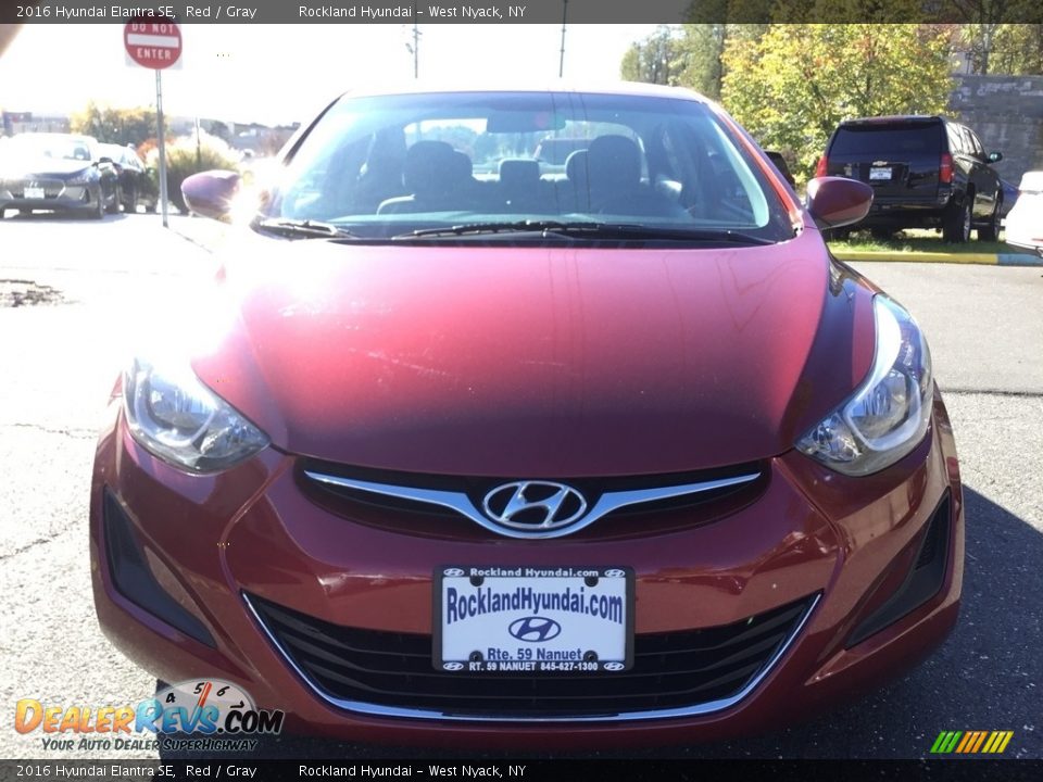 2016 Hyundai Elantra SE Red / Gray Photo #2