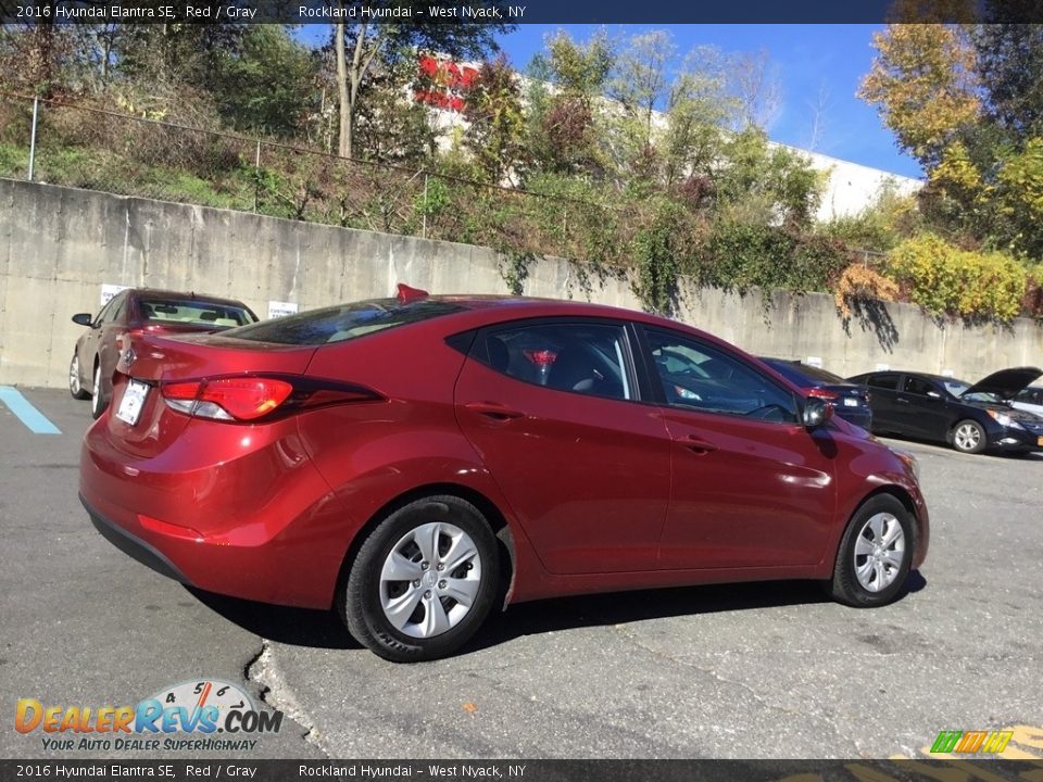 2016 Hyundai Elantra SE Red / Gray Photo #4